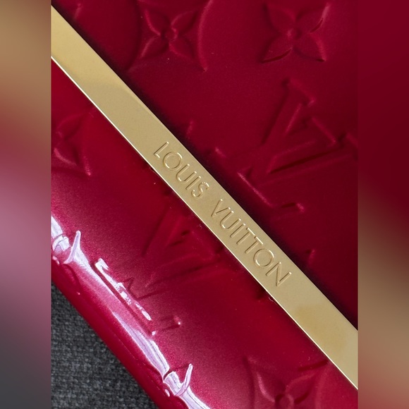 LOUIS VUITTON Vernis Rossmore MM Pomme D'Amour New AUTHENTIC Clutch Shoulder Bag - Picture 8 of 17